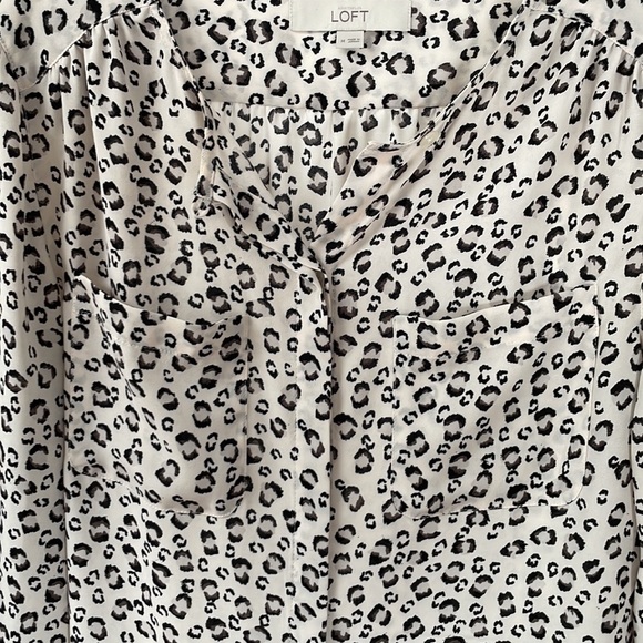 LOFT leopard print button up blouse size medium - Picture 3 of 7